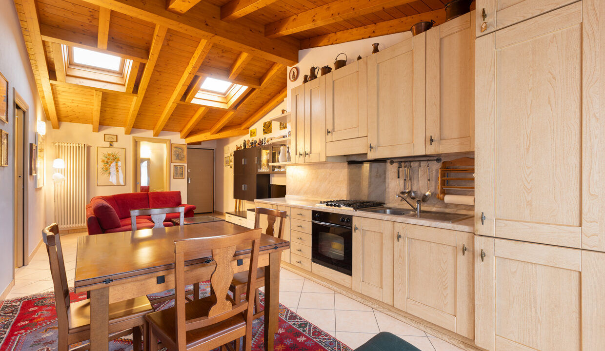 10_via_Rezzo_4_Porlezza